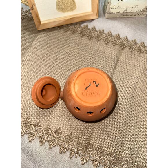 GUC Terracotta Rust Color Garlic Kepper Storage for Kitchen - Picture 8 of 8